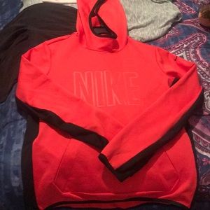 🎉🎉WoMens ThermaFit NIKE sweatshirt🎉🎉